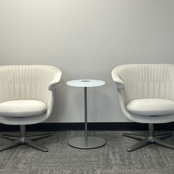Office Furniture Max - Steelcase i2i chairs for the waiting area at the reception.