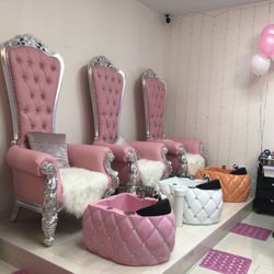 Pamper Me D&R - Want to come and try out our royal Pedi? Professional nail technician!