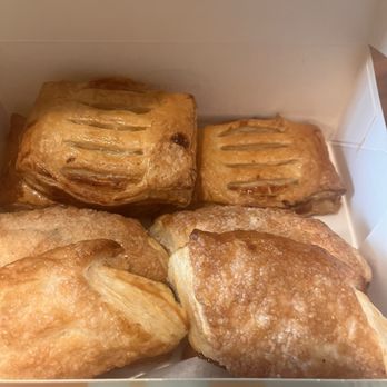 Porto's Bakery & Cafe - Cheese Rolls and Guava Pastries - Bakeries Near Me - Burbank, California Porto's Bakery & Cafe - Cheese Rolls and Guava Pastries - Bakeries Near Me - Burbank, California