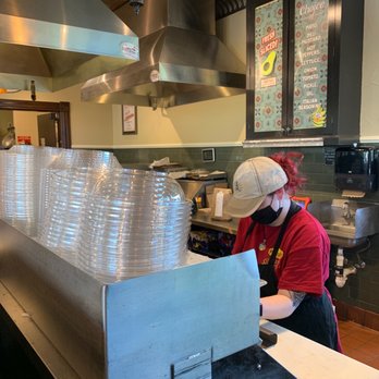 Potbelly - a worker preparing food - Sandwiches Near Me - Dulles, Virginia