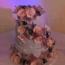 Arcoiris - Custom birthday cake. Strawberry cake with purple frosting, butterflies and roses