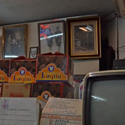 Jorgito El Potro - Las cartas, el Negro Olmedo, las fotos de su familia y los alfajores Jorgito, como para no desentonar!