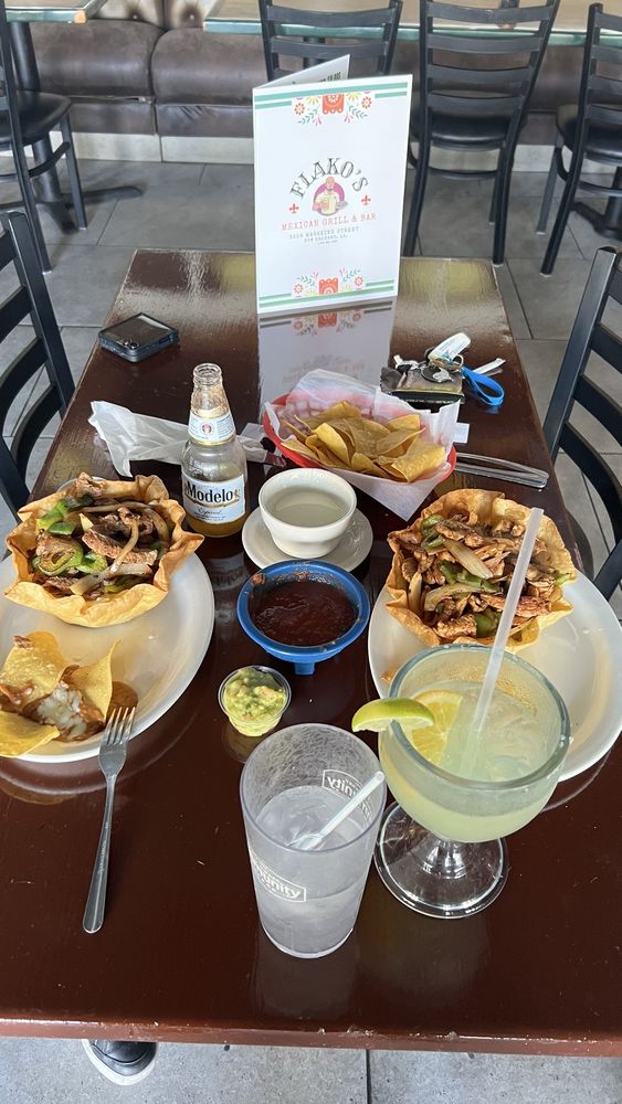 Flako's Mexican Grill & Bar Logo