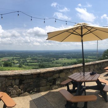 Dirt Farm Brewing - Outdoor patio - Breweries Near Me - Bluemont, Virginia