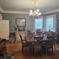 Gina's On Main - Dining quarters