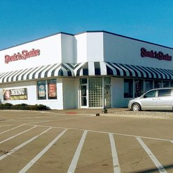 Steak ’n Shake - View of the building and the thorntons gas station and the truck lot behind lots of truck parking very big area
