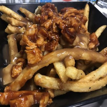D Spot Dessert Cafe - BBQ Chicken poutine - Desserts Near Me - Toronto, Ontario