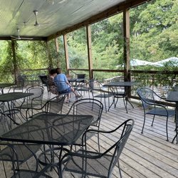 Owl Creek Vineyard - Back covered patio
