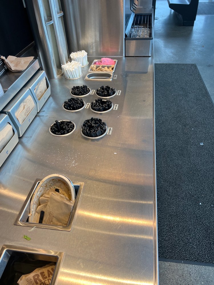 CHIPOTLE MEXICAN GRILL Updated September 2024 17 Reviews 1960