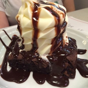 Jukebox - Chocolate Brownie and ice cream - American Near Me - Dollard-des-Ormeaux, Quebec