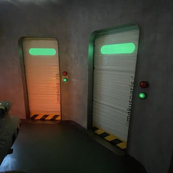 Mokus l'Ecureuil - Magical Star Wars bathroom doors! Coolest ever - Italian Near Me - Paris, 75