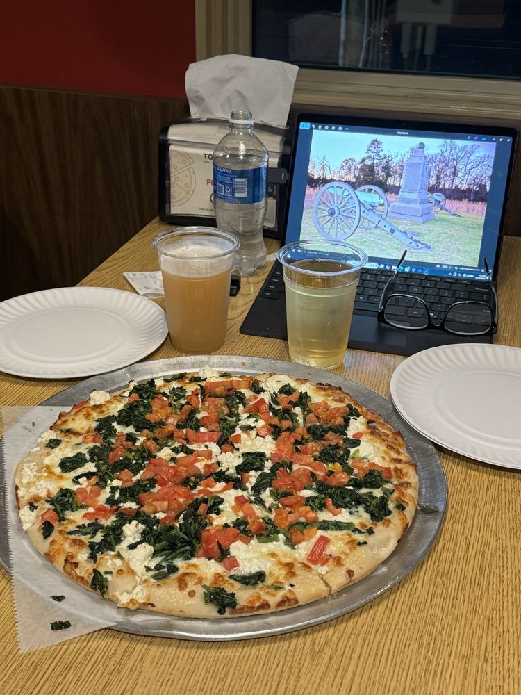 Food from Tommy's Pizza