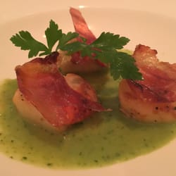 Sea Food Cafe - Seared scallops, pea velouté & candied parma ham