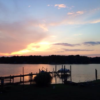 Island View Waterfront Cafe - American Near Me - Baltimore, Maryland