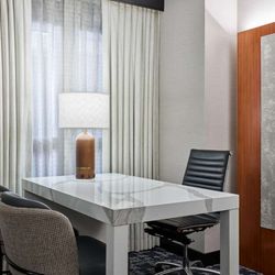 Embassy Suites by Hilton Washington DC Convention Center - Guest room