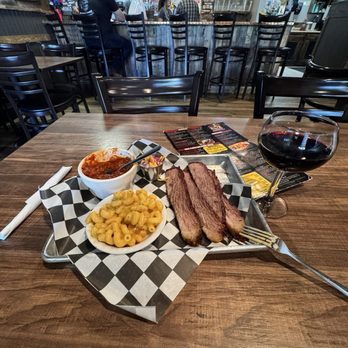 Big Daddy's BBQ - One Meat BBQ Platter: Brisket, sides: Mac and cheese  + chili - Barbeque Near Me - Meridian, Idaho