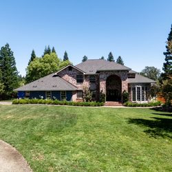 Alex Perez's Roofing - Granite Bay: Presidential TL Solaris with 7" seamless gutters.