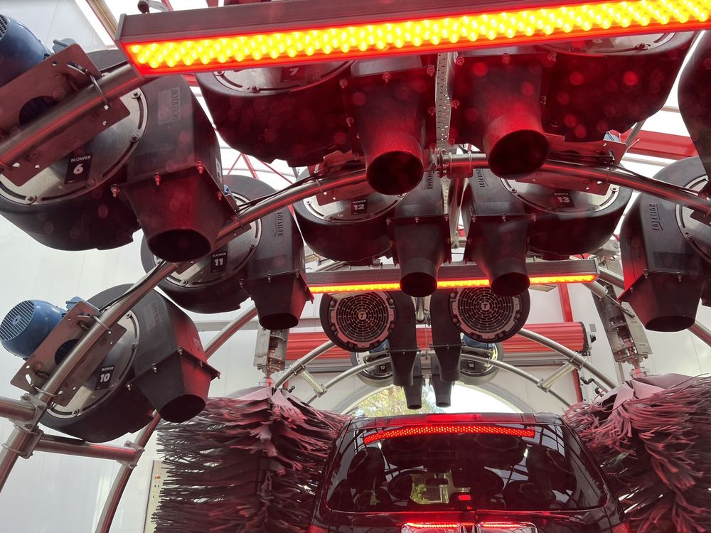 Open for Business TOMJY’S EXPRESS CAR WASH 601 Whitney Ranch Dr