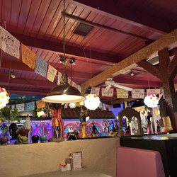 Senor Bravo Mexican Bar and Grill - Dining area decor