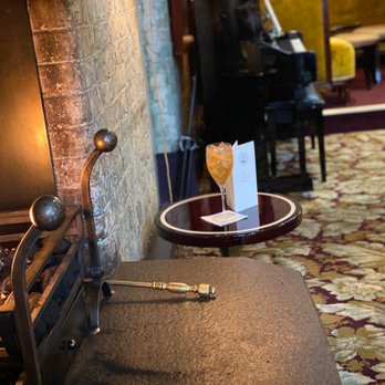 Chiltern Firehouse - Lounge area in bar by fireplace.. - Restaurants Near Me - London, XGL Chiltern Firehouse - Lounge area in bar by fireplace.. - Restaurants Near Me - London, XGL