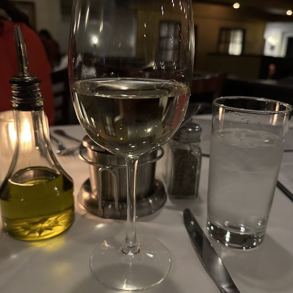 Carmine's - Pinot Grigio - Italian Near Me - Chicago, Illinois