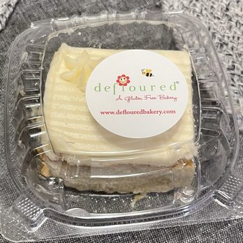 Defloured - Vanilla cake slice - Bakeries Near Me - Chicago, Illinois