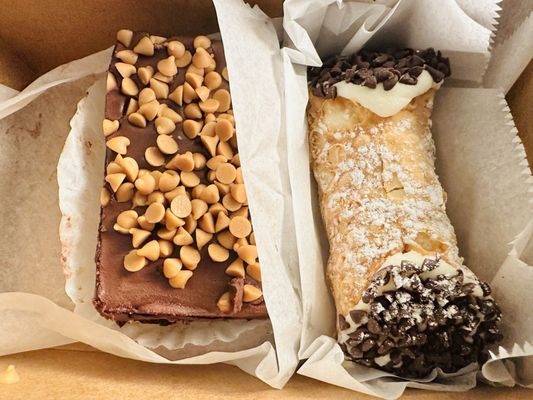 Mike's Pastry by null