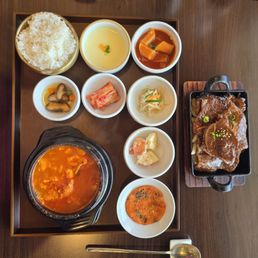 Galbi combo with small seafood sundubu! Galbi combo with small seafood sundubu!