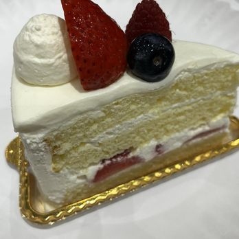 Tous Les Jours - Slice of cake - Bakeries Near Me - Novi, Michigan