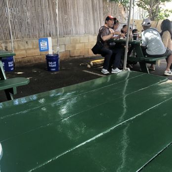 Rainbow Drive-In - Eating your food on the picnic  benches at the side of the building. Very clean area. - Hawaiian Near Me - Honolulu, Hawaii