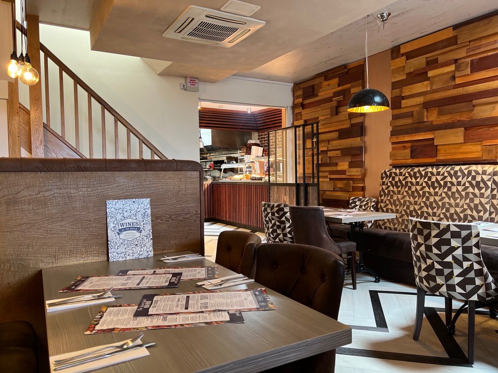 THE GRAVY BOAT 46 Pier Road, Littlehampton, West Sussex, United Kingdom British Restaurant