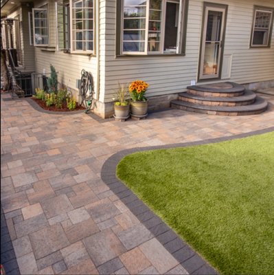 Custom Paver Design - Cuts and curves are very important to us! And so is keeping the border in place with @permaedge! Pavers as always from @western_interlock Custom Paver Design - Cuts and curves are very important to us! And so is keeping the border in place with @permaedge! Pavers as always from @western_interlock