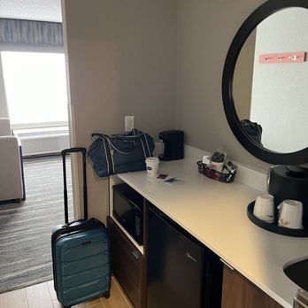 Hampton Inn & Suites Muncie - Entryway to room - Hotels Near Me - Muncie, Indiana Hampton Inn & Suites Muncie - Entryway to room - Hotels Near Me - Muncie, Indiana