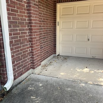 Burks Mowing - Leaves and debris left after cutting grass - Lawn Services Near Me - Houston, Texas Burks Mowing - Leaves and debris left after cutting grass - Lawn Services Near Me - Houston, Texas