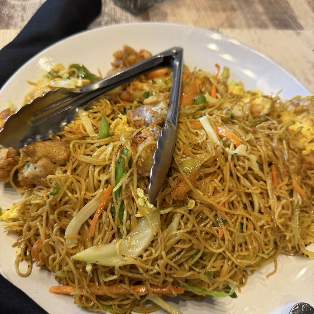 Maharaj Indian Grill - Hakka Noodles-Chicken - Indian Near Me - Elmhurst, Illinois Maharaj Indian Grill - Hakka Noodles-Chicken - Indian Near Me - Elmhurst, Illinois