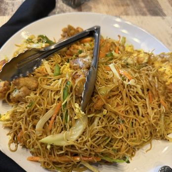 Maharaj Indian Grill - Hakka Noodles-Chicken - Indian Near Me - Elmhurst, Illinois Maharaj Indian Grill - Hakka Noodles-Chicken - Indian Near Me - Elmhurst, Illinois
