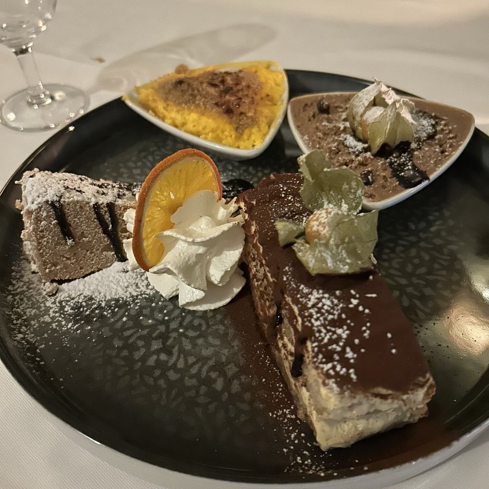 vi vadi RUSTICO - Assorted dessert plate - Italian Near Me - Munich, BY vi vadi RUSTICO - Assorted dessert plate - Italian Near Me - Munich, BY