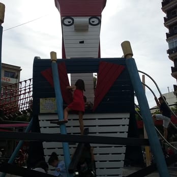 Esquina Sur - El parque del Tio de la porra, icono de las fiestas de Gandia. - Mediterranean Near Me - Gandía, V