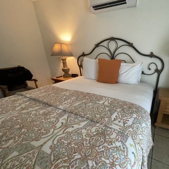 Hotel California - Room 2 bed. - Hotels Near Me - Palm Springs, California Hotel California - Room 2 bed. - Hotels Near Me - Palm Springs, California