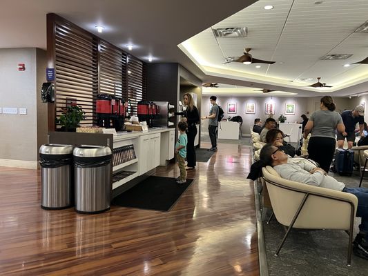 Hawaiian Airlines Premier Club by null