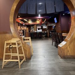 The dinner area And the bar in the background