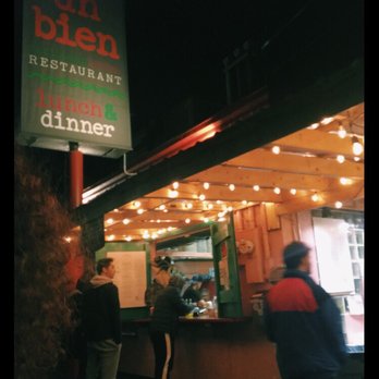 Un Bien - Front ordering area - Cuban Near Me - Seattle, Washington