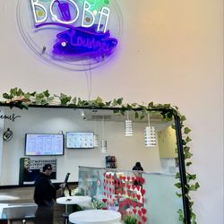 The Boba Lounge - Tottie ordering our drinks at the kiosk at The Boba Lounge in WC.