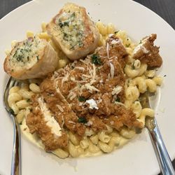 Steel & Grain - Cavatappi alfredo pasta topped with crispy chicken
