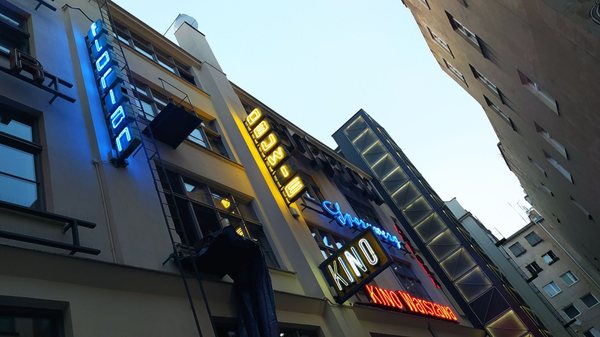 Galeria Neon Side by null
