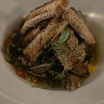 Clube de Fado - Mussles - Fado Houses Near Me - Lisbon, 11