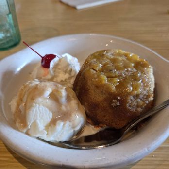 Canoe House - Pineapple upside down cake with vanilla ice cream - Hawaiian Near Me - South Pasadena, California