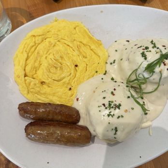 Yolked Kitchen - Biscuits and Gravy w Sausage - Breakfast & Brunch Near Me - Clovis, California