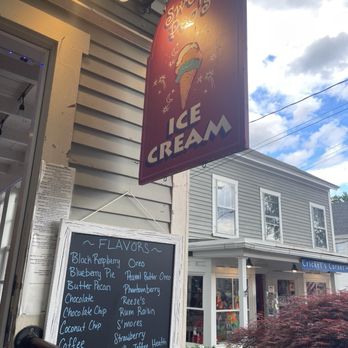 Sweet Pea's Ice Cream - Ice Cream & Frozen Yogurt Near Me - Ogunquit, Maine