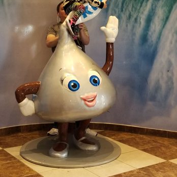 Hershey's Chocolate World Niagara Falls - Candy Stores Near Me - Niagara Falls, Ontario Hershey's Chocolate World Niagara Falls - Candy Stores Near Me - Niagara Falls, Ontario